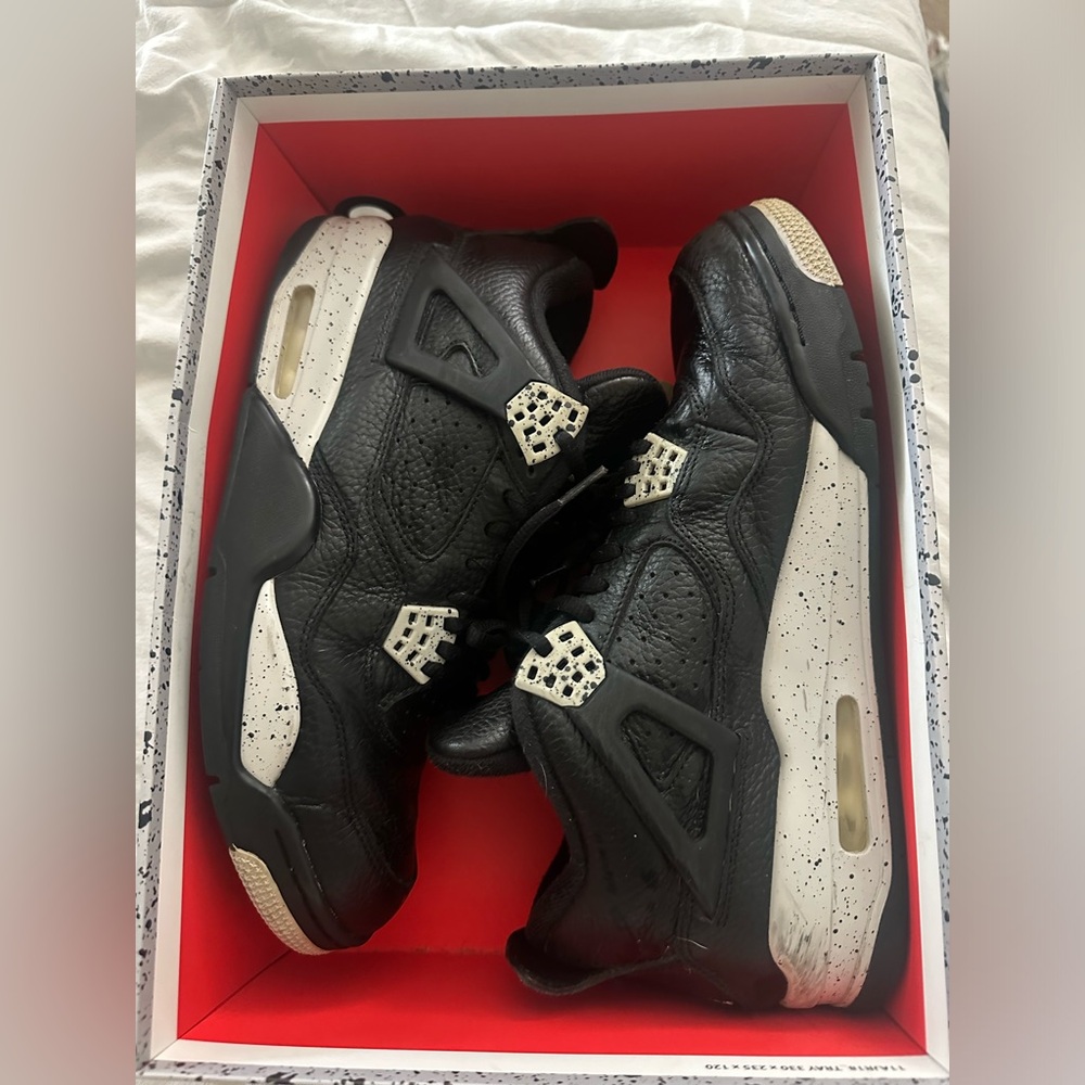 Air Jordan 4 Retro LG, (Oreos Size 10)